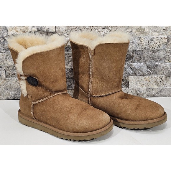 UGG Classic Bailey Button Boots in Chestnut Leather Sheepskin Womens 6 Warm Cozy - Picture 3 of 12